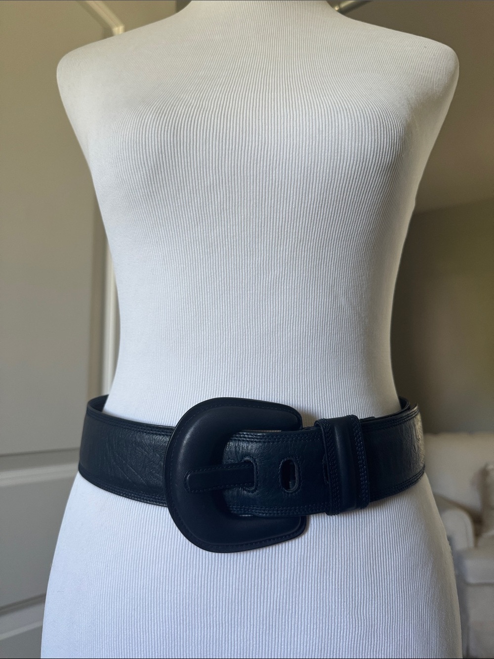 VTG 90s Gucci Navy Textured Leather Belt Leather Covered Buckle Knight Crest 80